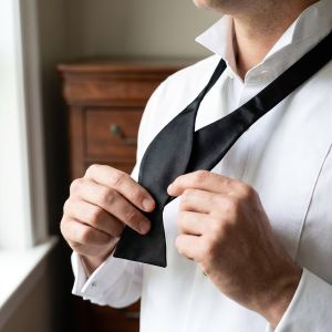 Motýlek pánský vázací saténový 720695 černý jednobarevný