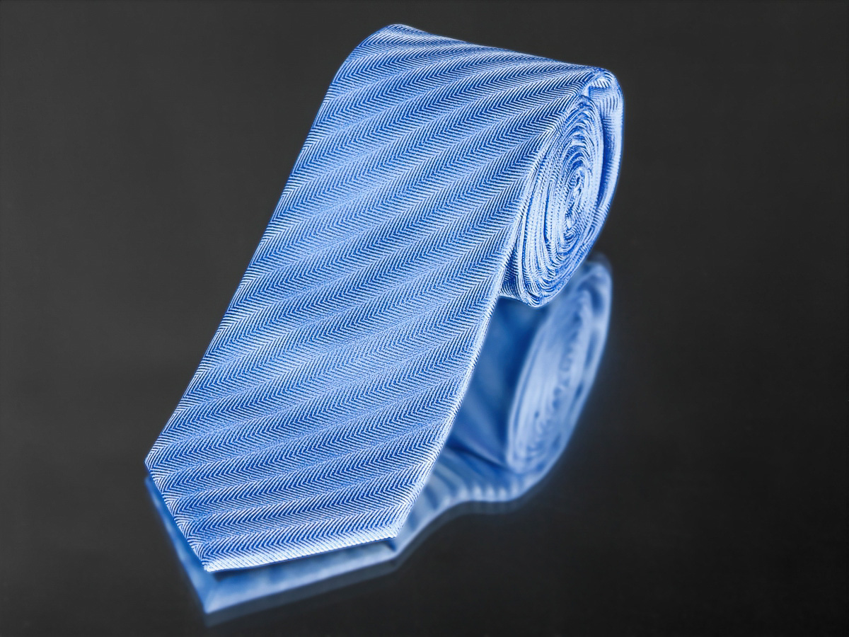 Kravata pánská AMJ, šikmý proužkovaný vzor KU0967, modrá
